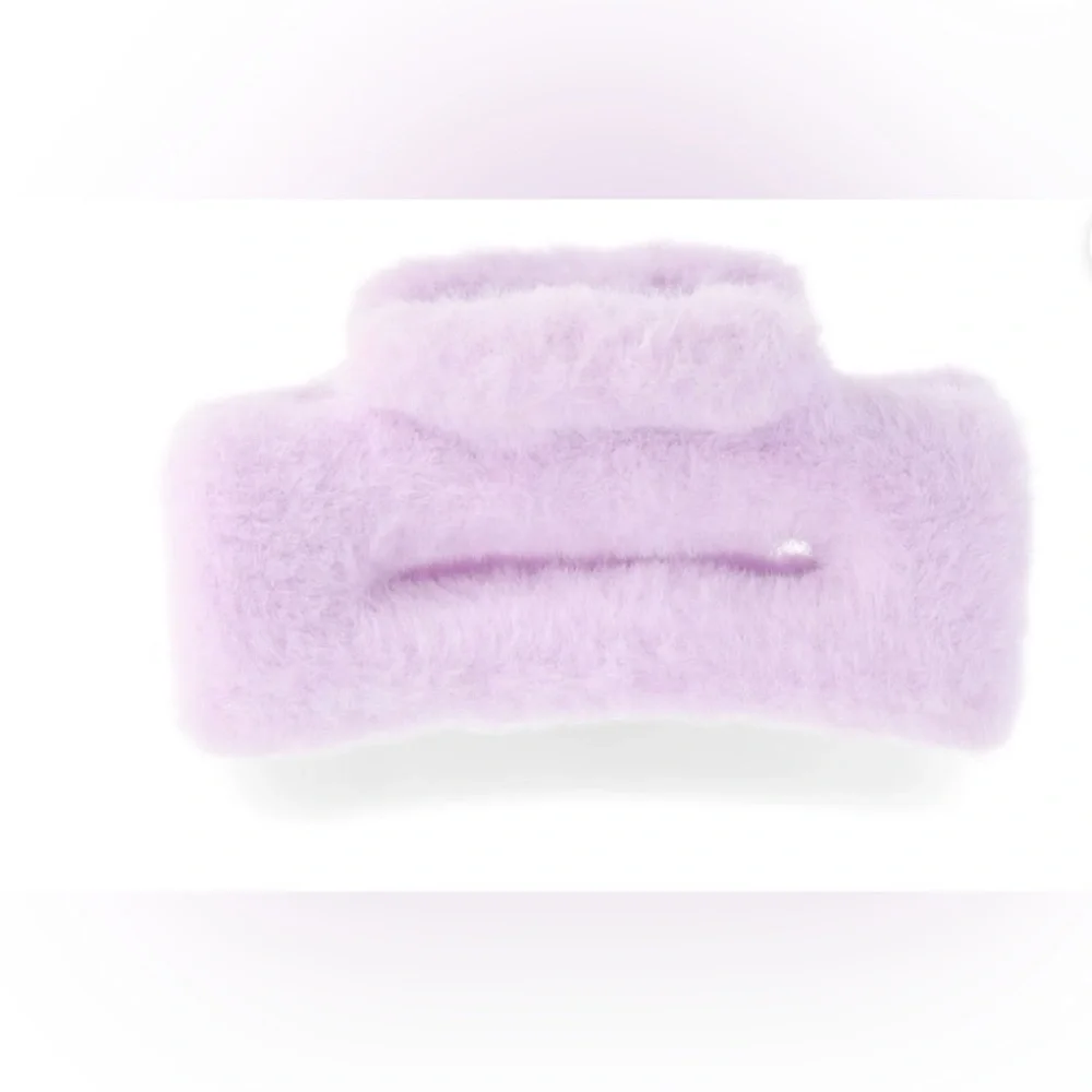 🔴 3/$12 NWT No Boundaries Purple Faux Fur Hair Claw Clip Plush Women’s Accessory